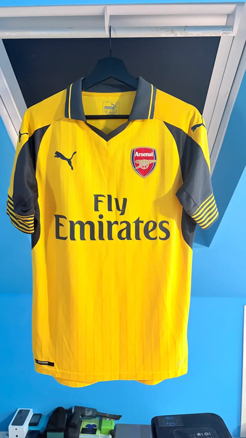 Arsenal 2016/17 Away Shirt – Small