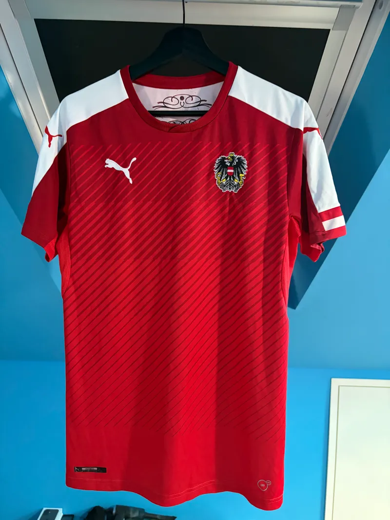 Austria 2016/17 Home Shirt – Small