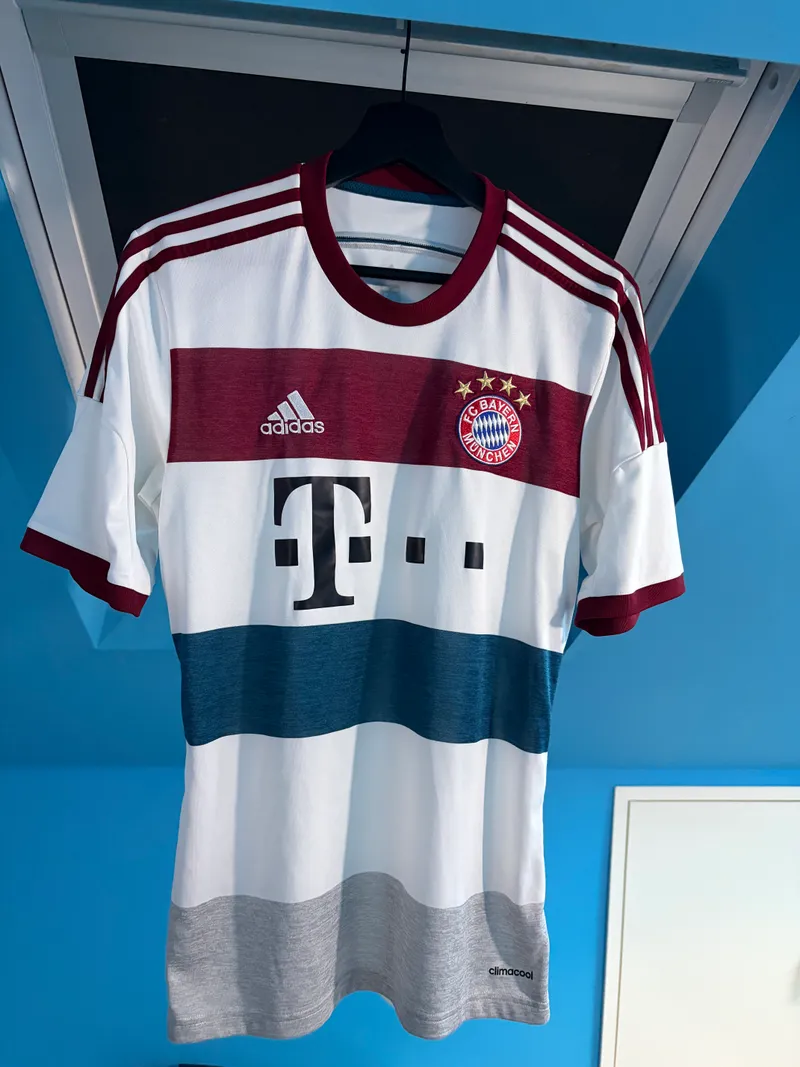 Bayern Munich 2014/15 Away Shirt – Small