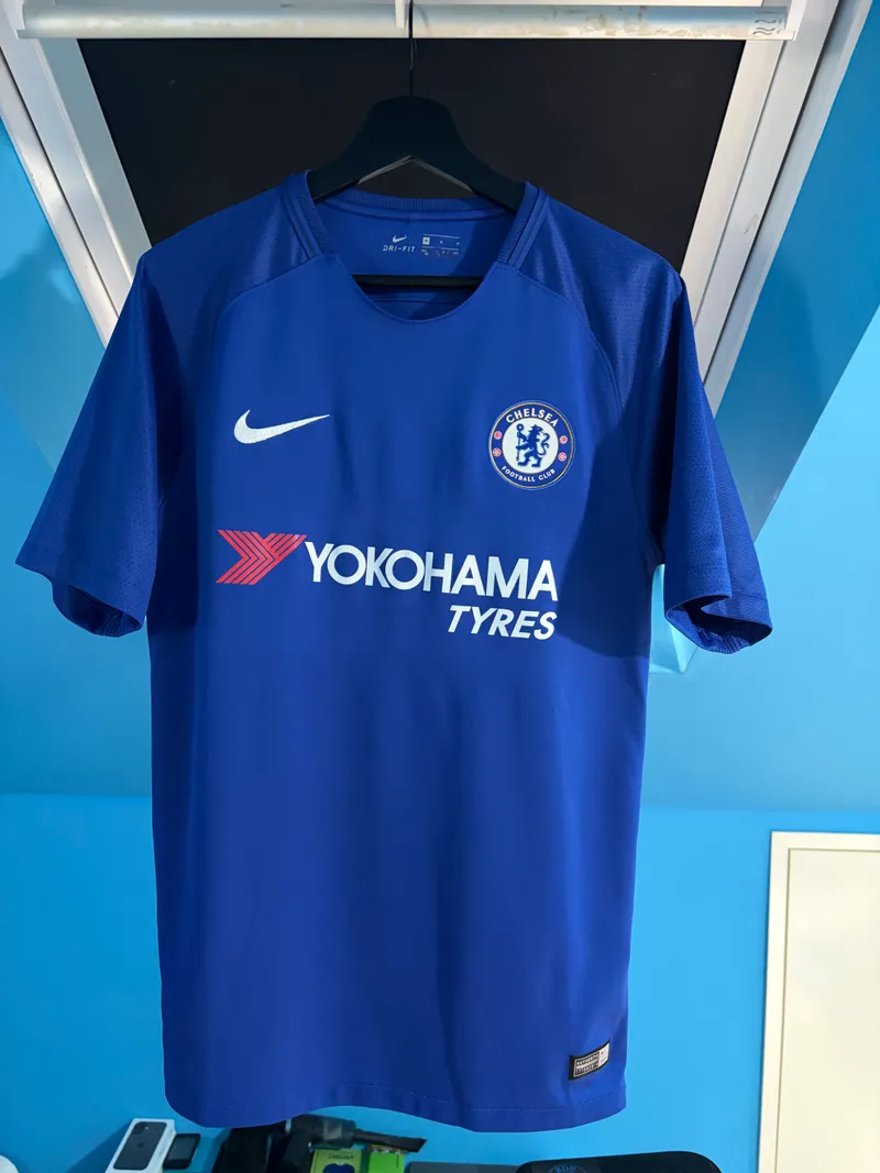 Chelsea 2017/18 Home Shirt – Hazard 10 – Medium (BNWOT)