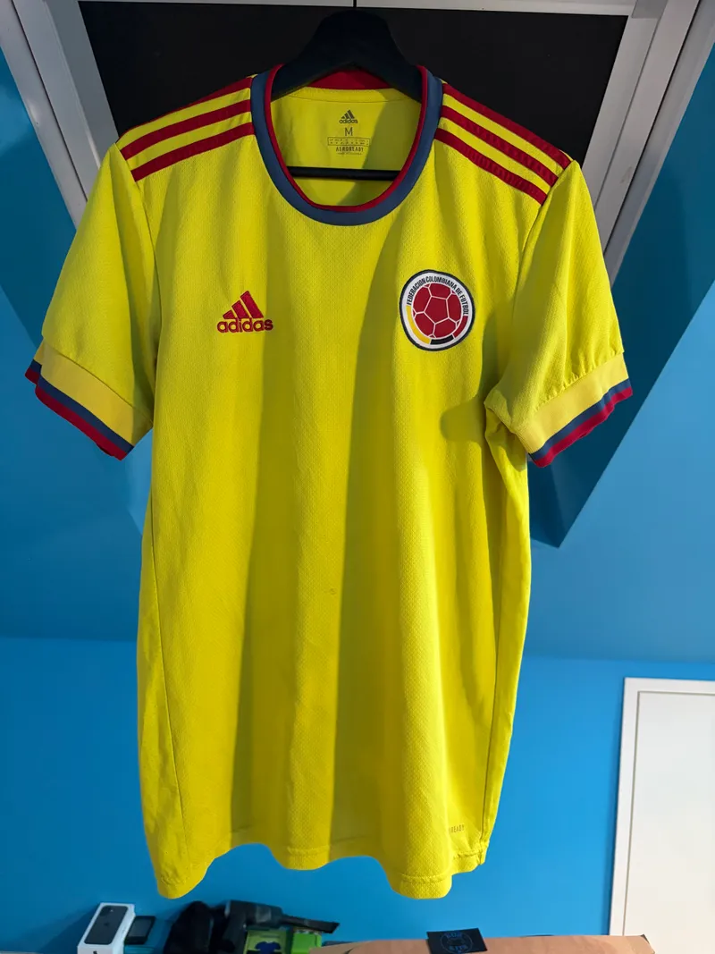 Colombia 2020/22 Home Shirt – Medium