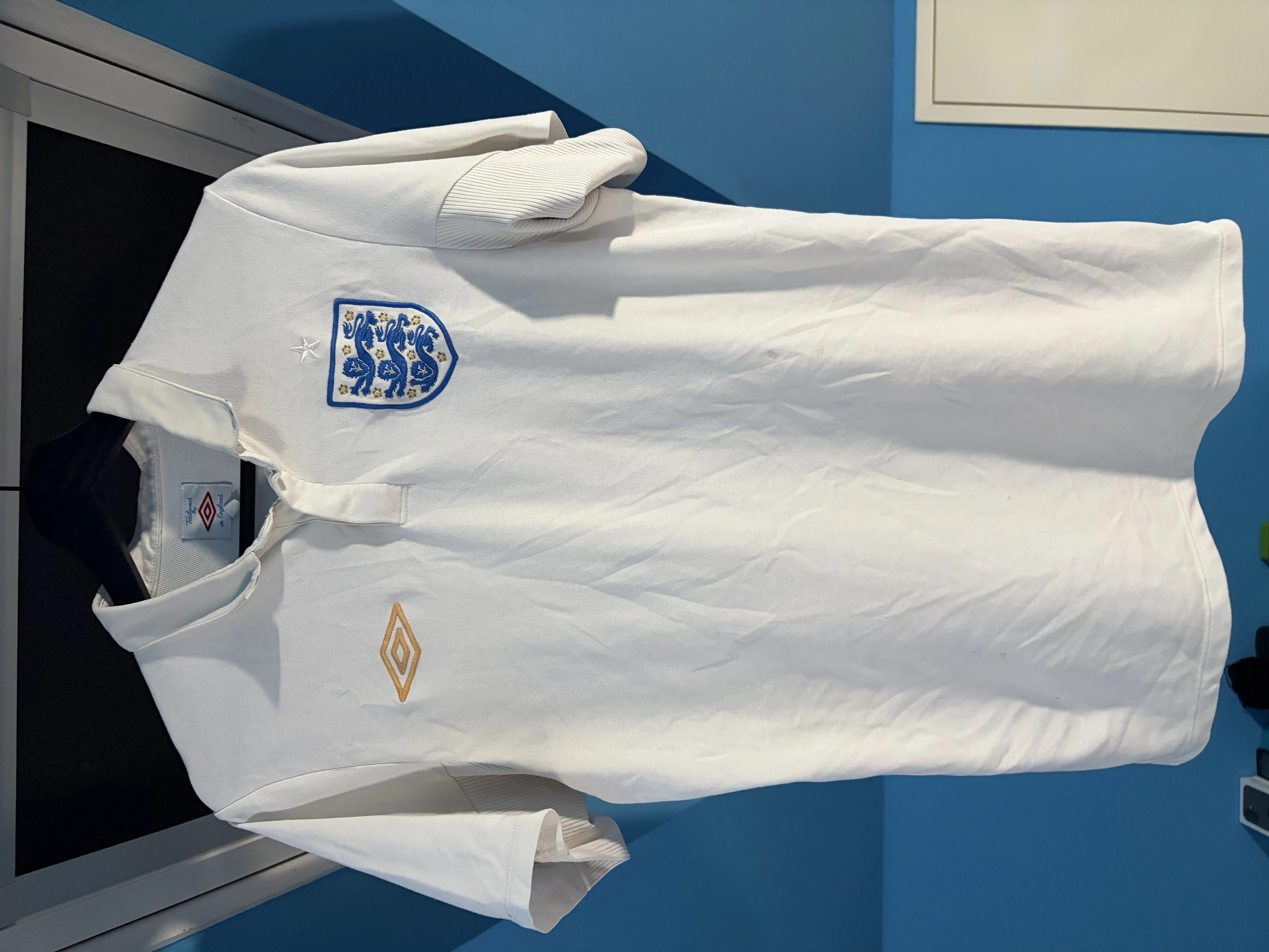England 2009/10 Home Shirt – Small