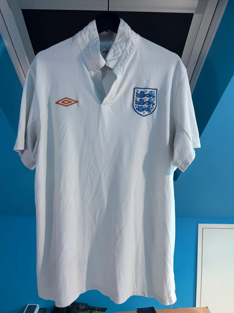 England 2009/10 Home Shirt – XL