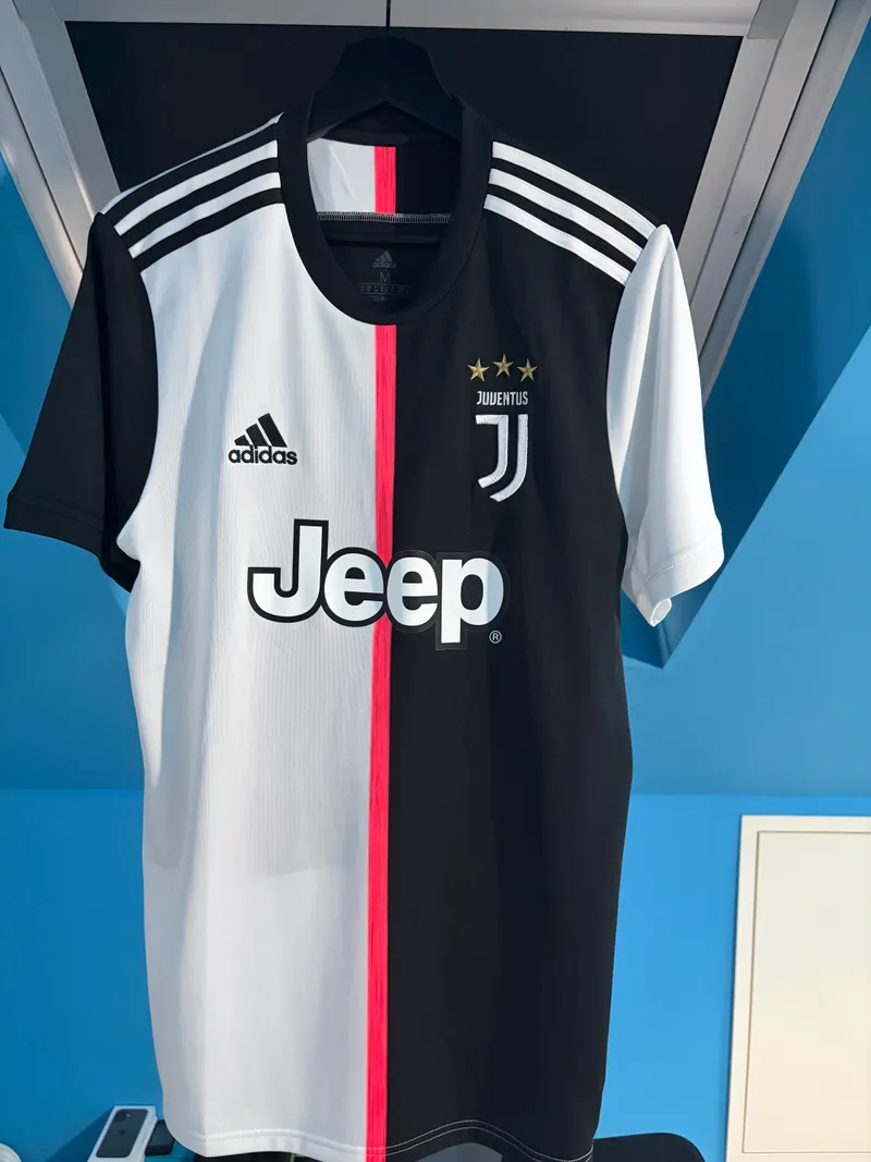 Juventus 2019/20 Home Shirt – Ronaldo 7 – Medium (BNWOT)