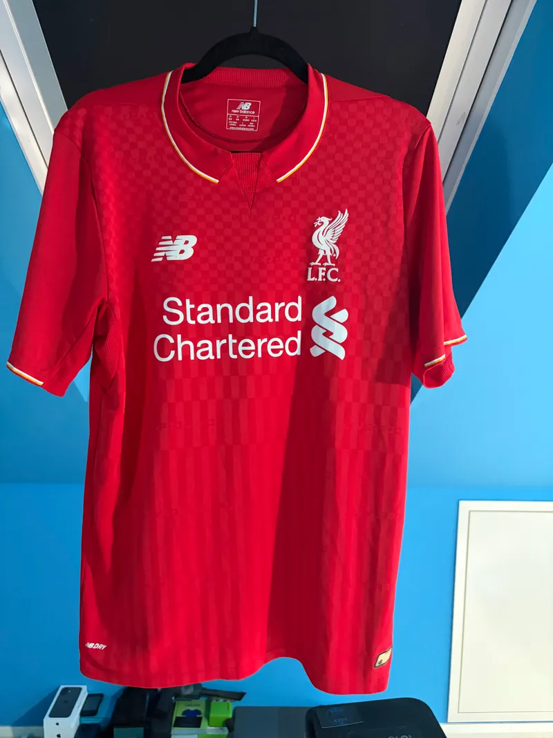 Liverpool 2015/16 Home Shirt – Medium