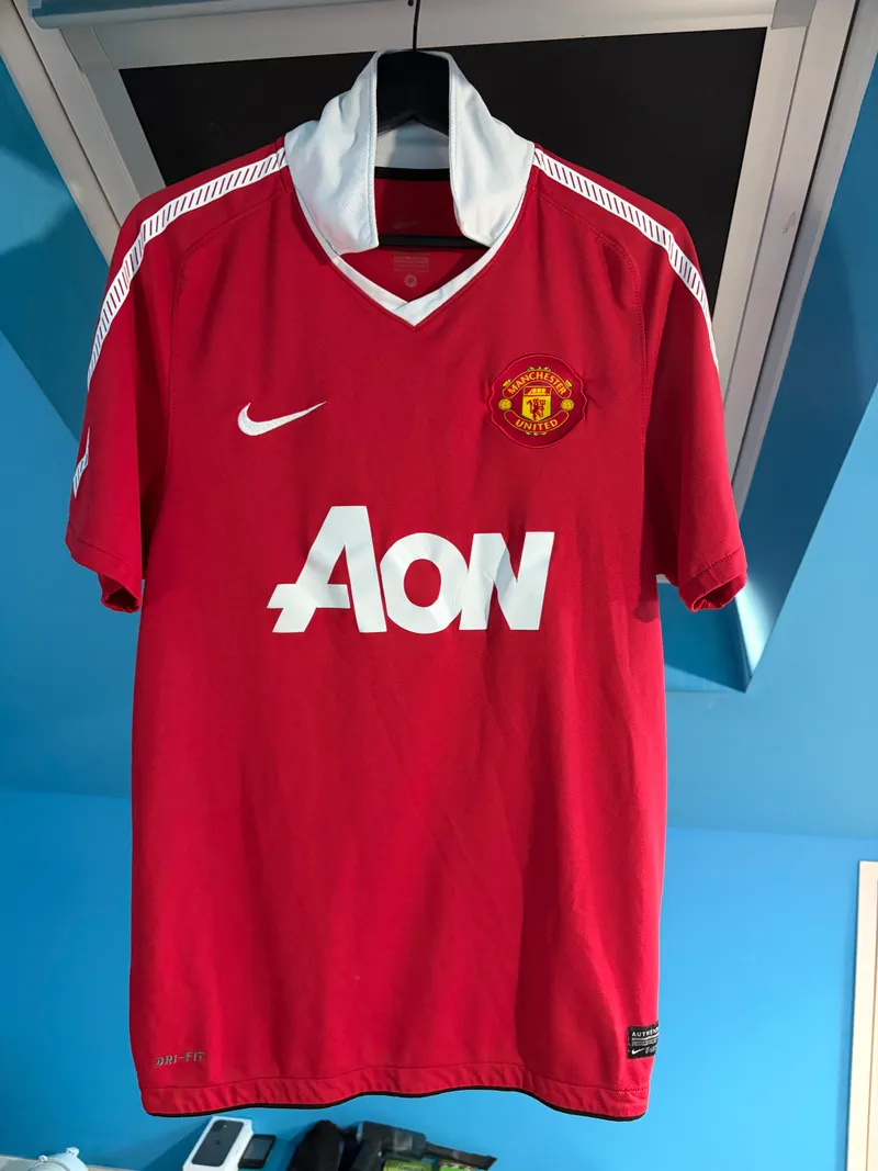 Manchester United 2010/11 Home Shirt – Medium