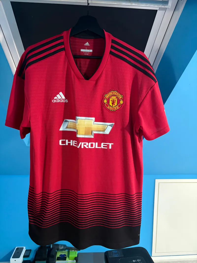 Manchester United 2018/19 Home Shirt – Fred 17 – Large (BNWOT)