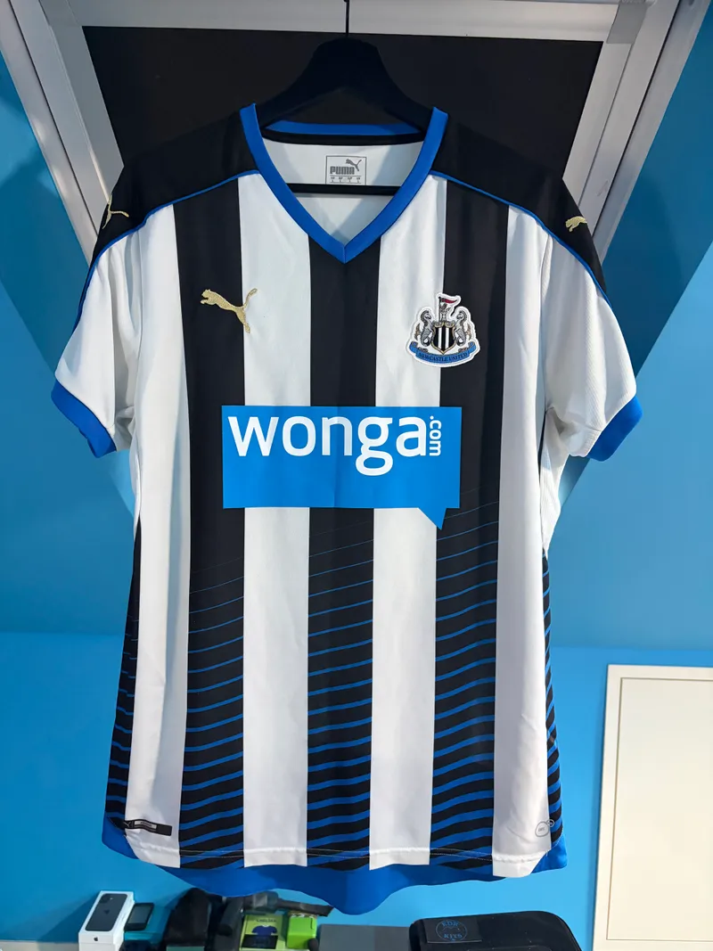 Newcastle United 2015/16 Home Shirt – Large