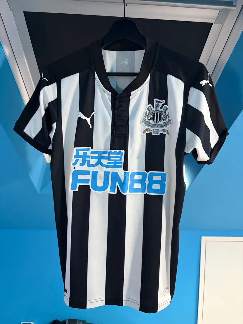 Newcastle United 2017/18 Home Shirt – Small