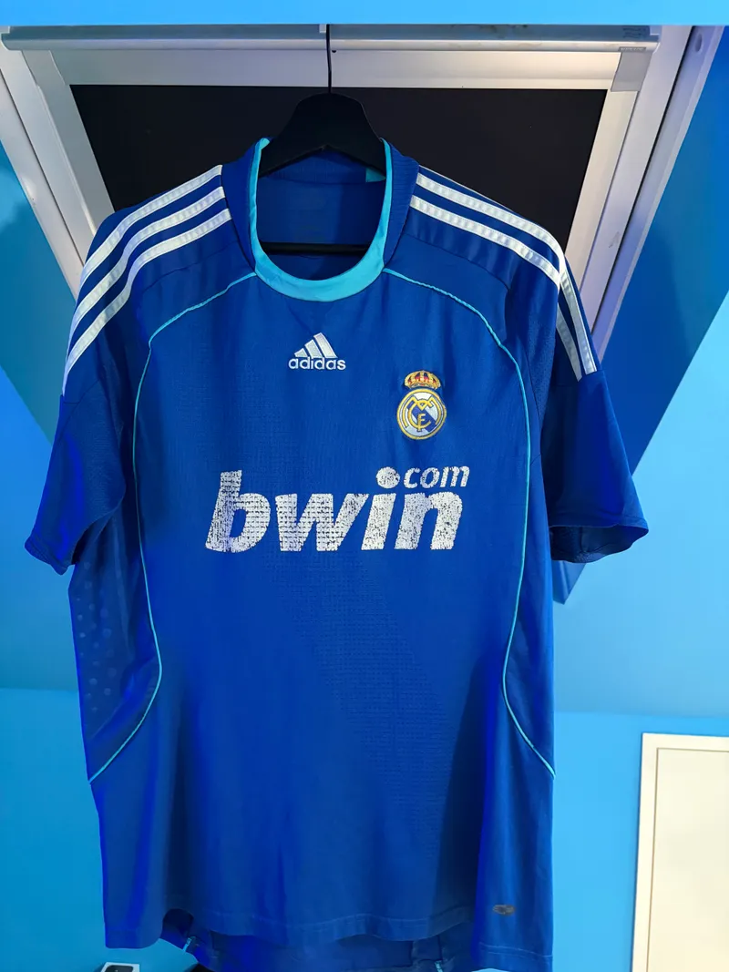 Real Madrid 2008/09 Away Shirt – Medium
