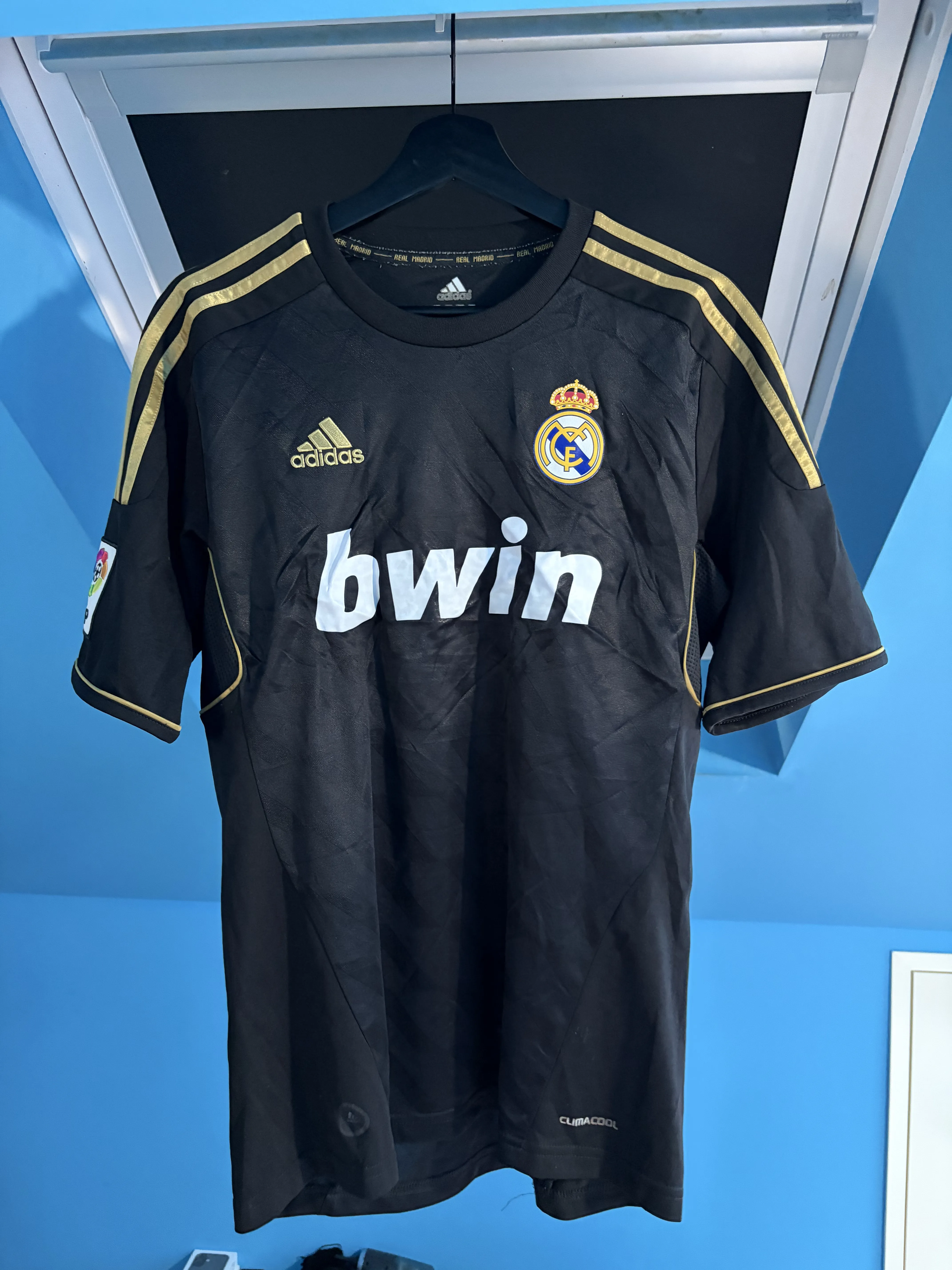 Real Madrid 2011/12 Away Shirt – Small
